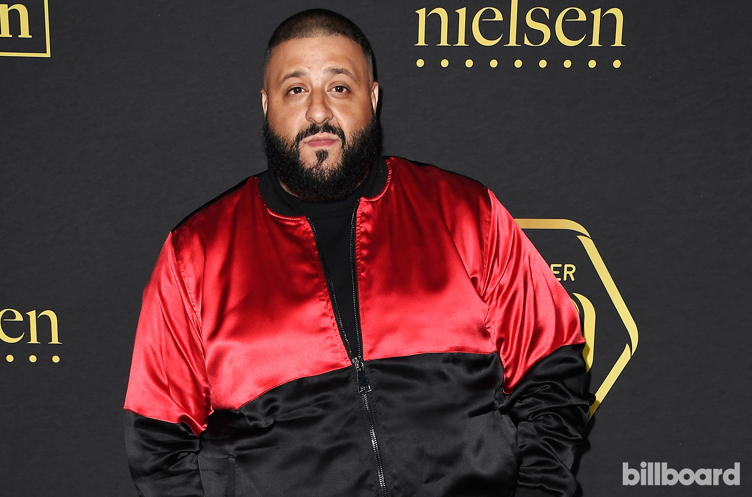 J balvin usher dj khaled. DJ Khaled рост. DJ Khaled в полный рост. DJ Khaled в худи фиолетовом. Рэпер DJ Khaled  шкаф.