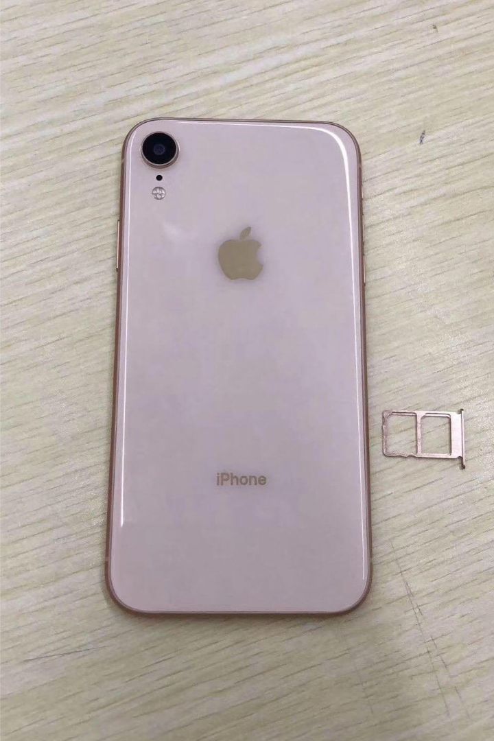 Leaked Pics Show Apple s New (2)