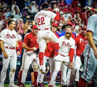 Andrew McCutchen homer; walkoff win