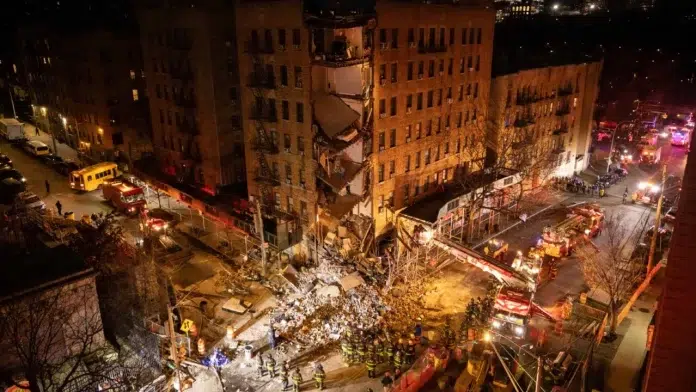 https://www.cbsnews.com/newyork/news/video-shows-the-moment-of-bronx-partial-building-collapse/