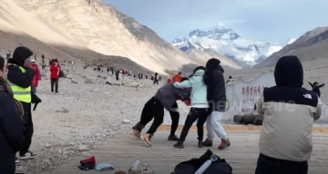 Arguments over selfies on Mount Everest