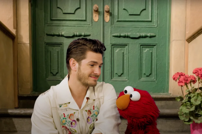 Andrew Garfield grief discussion with Elmo