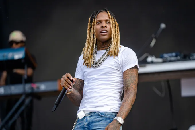 Lil Durk pays respect to opps on tour