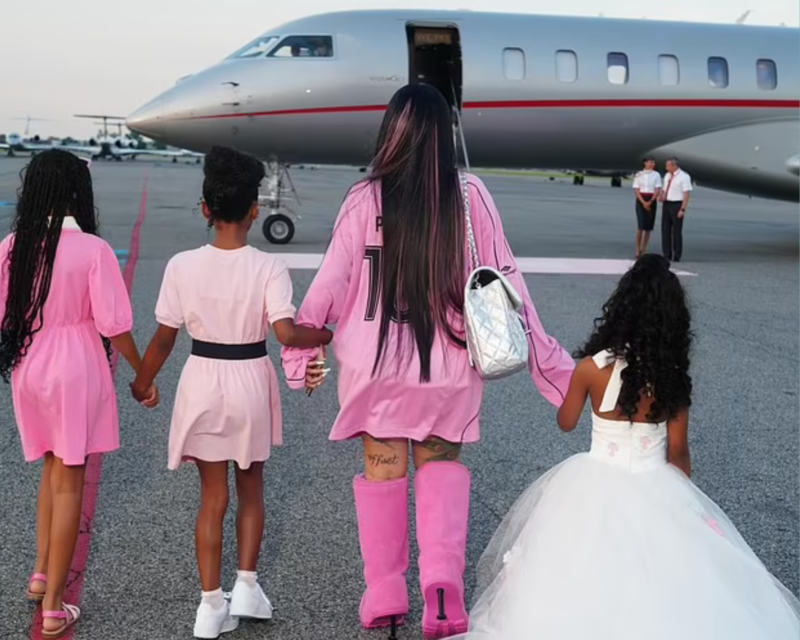 Cardi celebrated Kulture birthday along with a private jet 